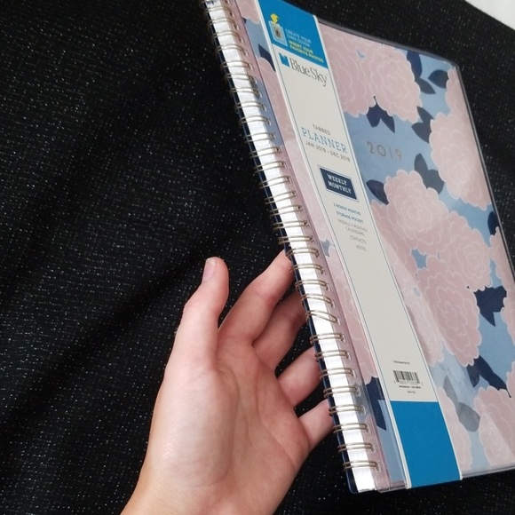 New 2019 weekly/monthly tabbed planner - Picture 2 of 7